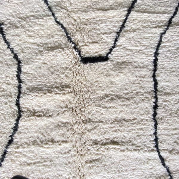 linear pattern rug in details